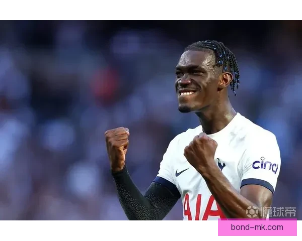 比苏马在热刺中场担当防守屏障作用助力球队稳定防线