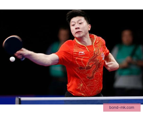 李宁正手抽击制胜，出手速度与落点压制对手